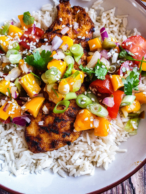 Piept de pui la grătar cu mango salsa și orez basmati